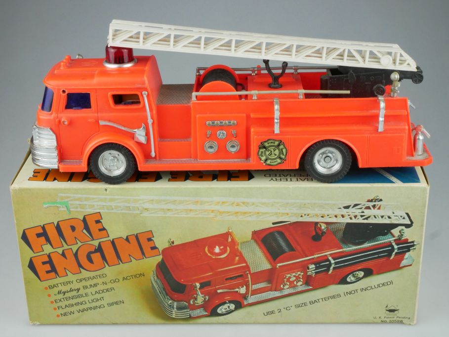 Hongkong Bump n Go Fire Engine vintage battery op. HK toy 3461 + Box 118967