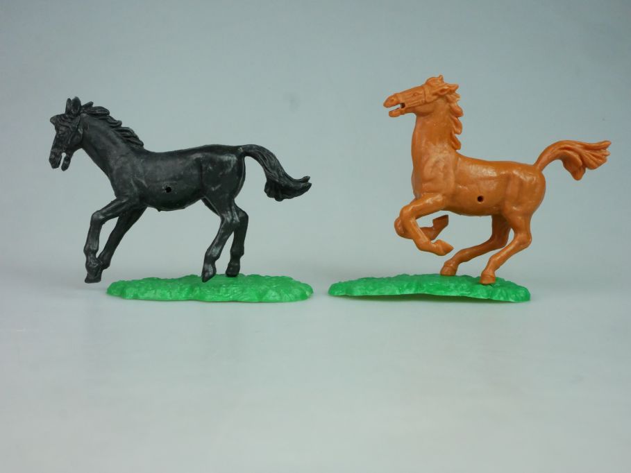 Elastolin Hausser Steckfiguren 2 Pferde schwarz u. Braun selten  122065