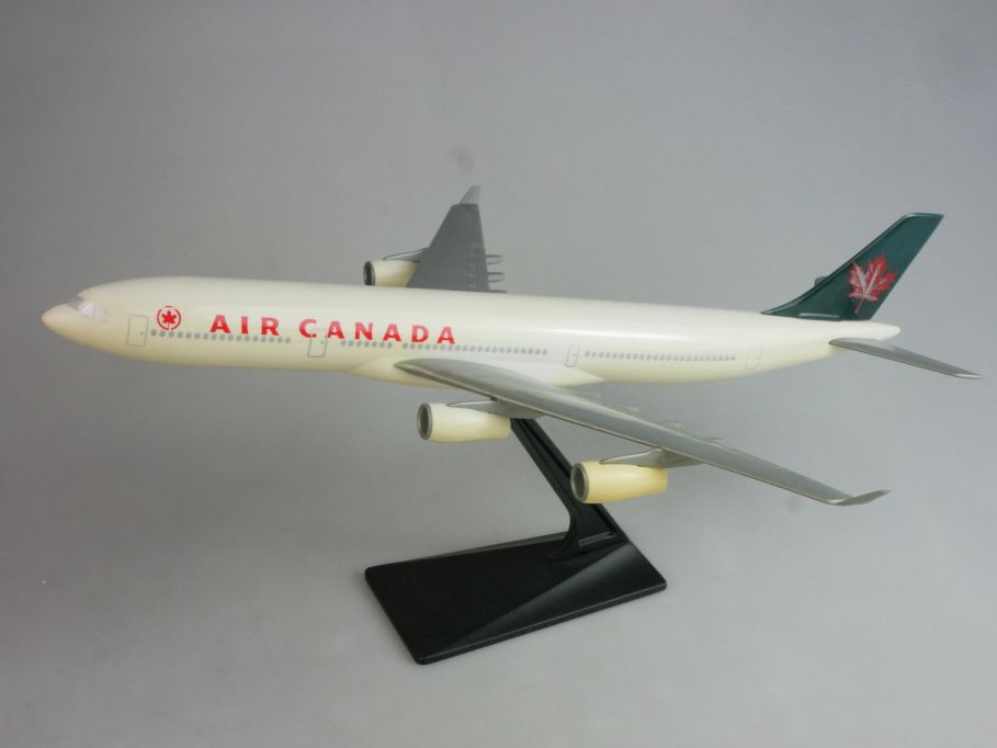 Air Canada 1/200 Airbus A340 ? 32cm Flugzeug Plastik Standmodell 124372