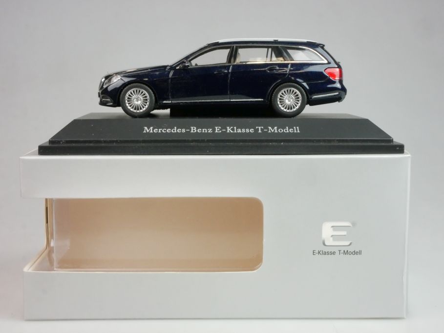 Kyosho 1/43 Mercedes Benz E Class T Modell cavansitblau met B66960191 Box 125115