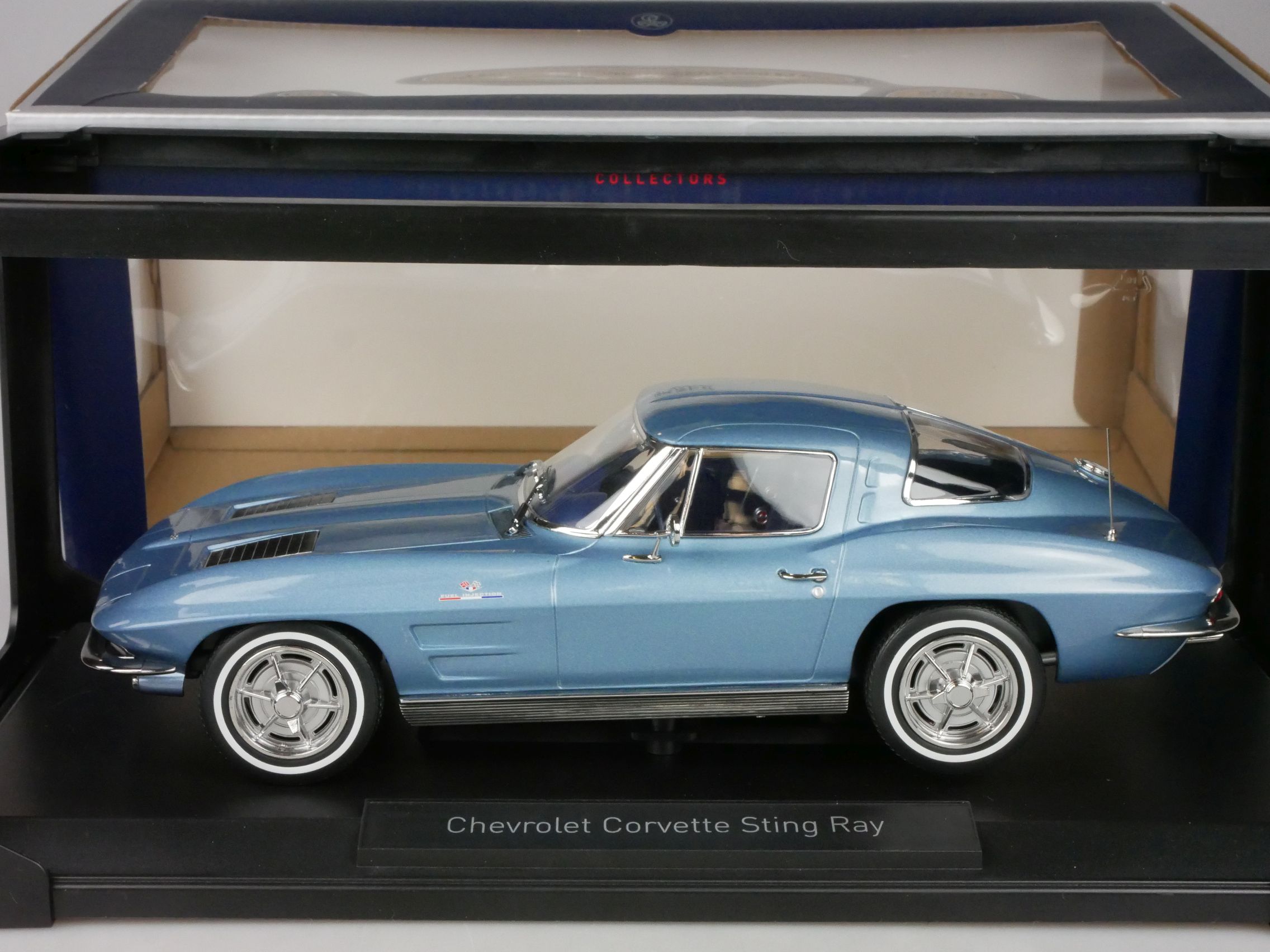 Norev 1/18 Chevrolet Corvette Sting Ray 1963 light blue met.189050 + Box 126210