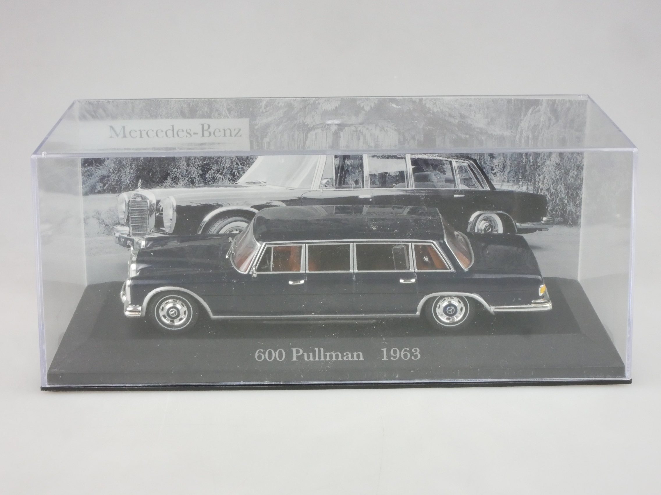 Mercedes-Benz 600 Pullmann (W 100) 1963 De Agostini 1/43 + Vitrine 126277