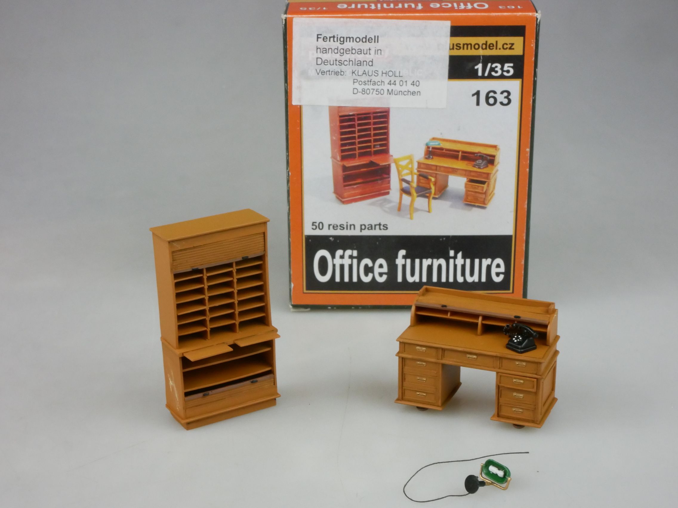 plus model 1/35 Office Furniture 163 Resin Czech Rep. Fertigmodell + Box 126354