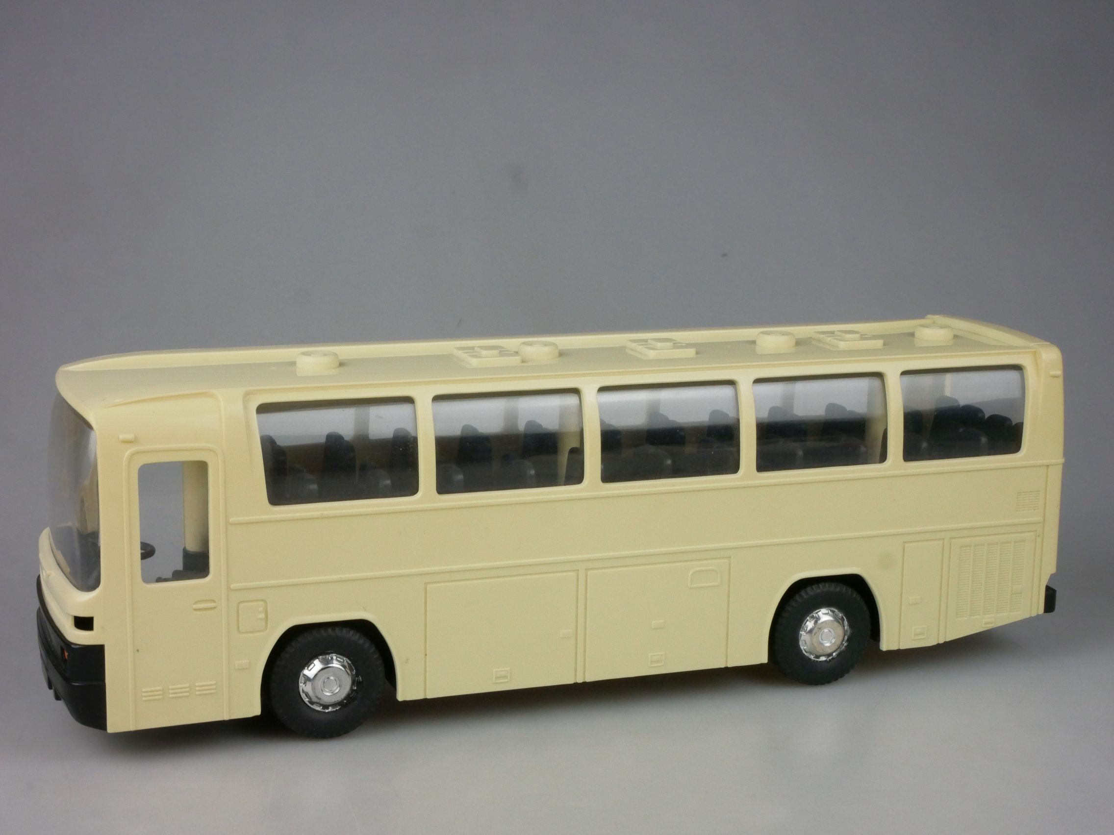 Mercedes O303 Bus Omnibus 30cm ca. 1/32 Schwungrad 126504