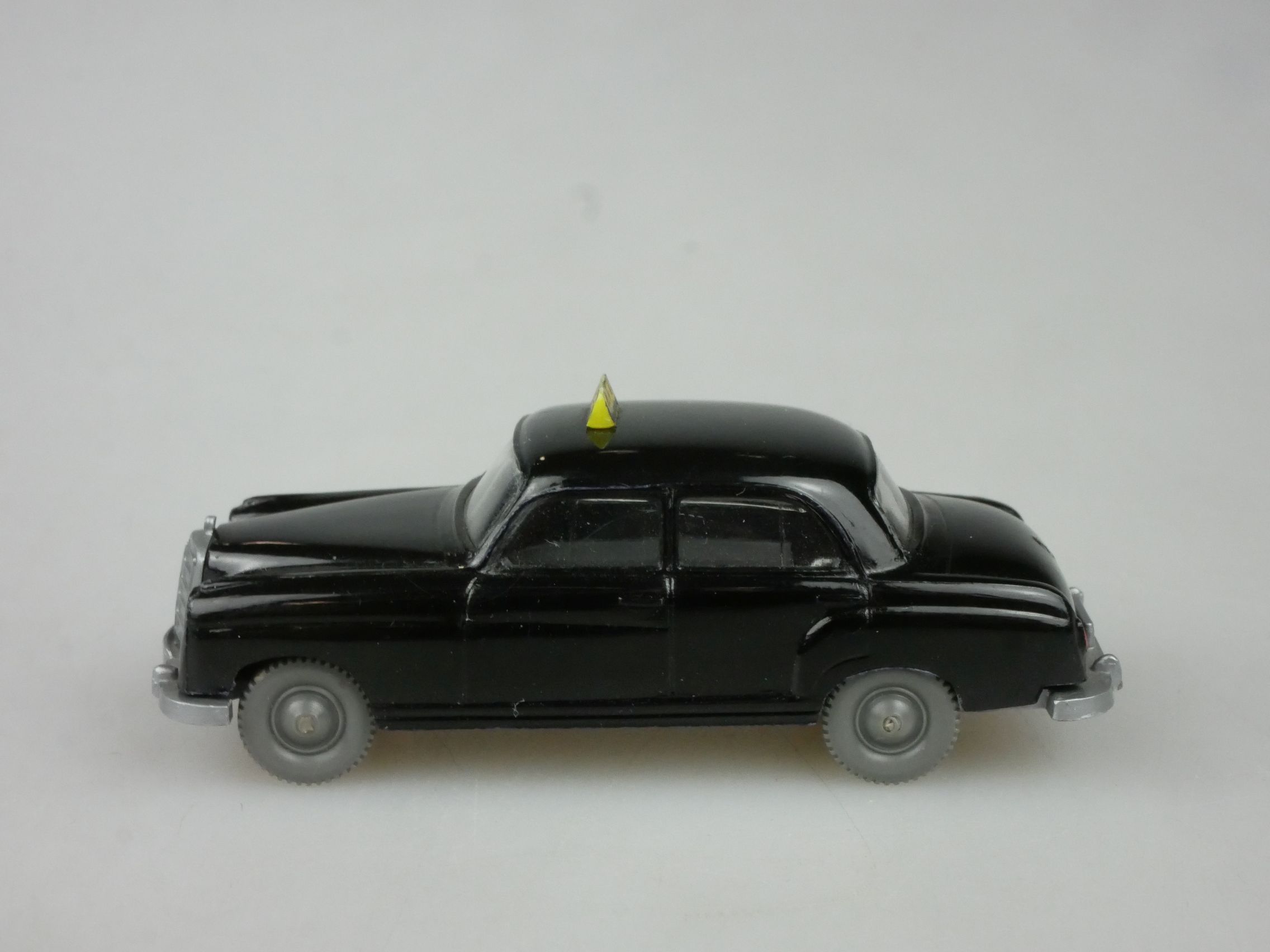 Wiking 1/87 Taxi Mercedes 220 1954 Saure 375/1 126555