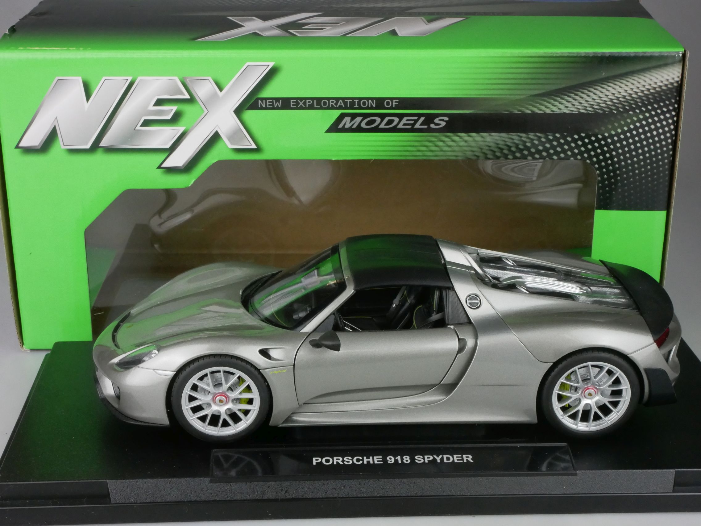 Welly NEX 1/18 Porsche 918 Spyder Closed Top - 18051W diecast + Box 126589