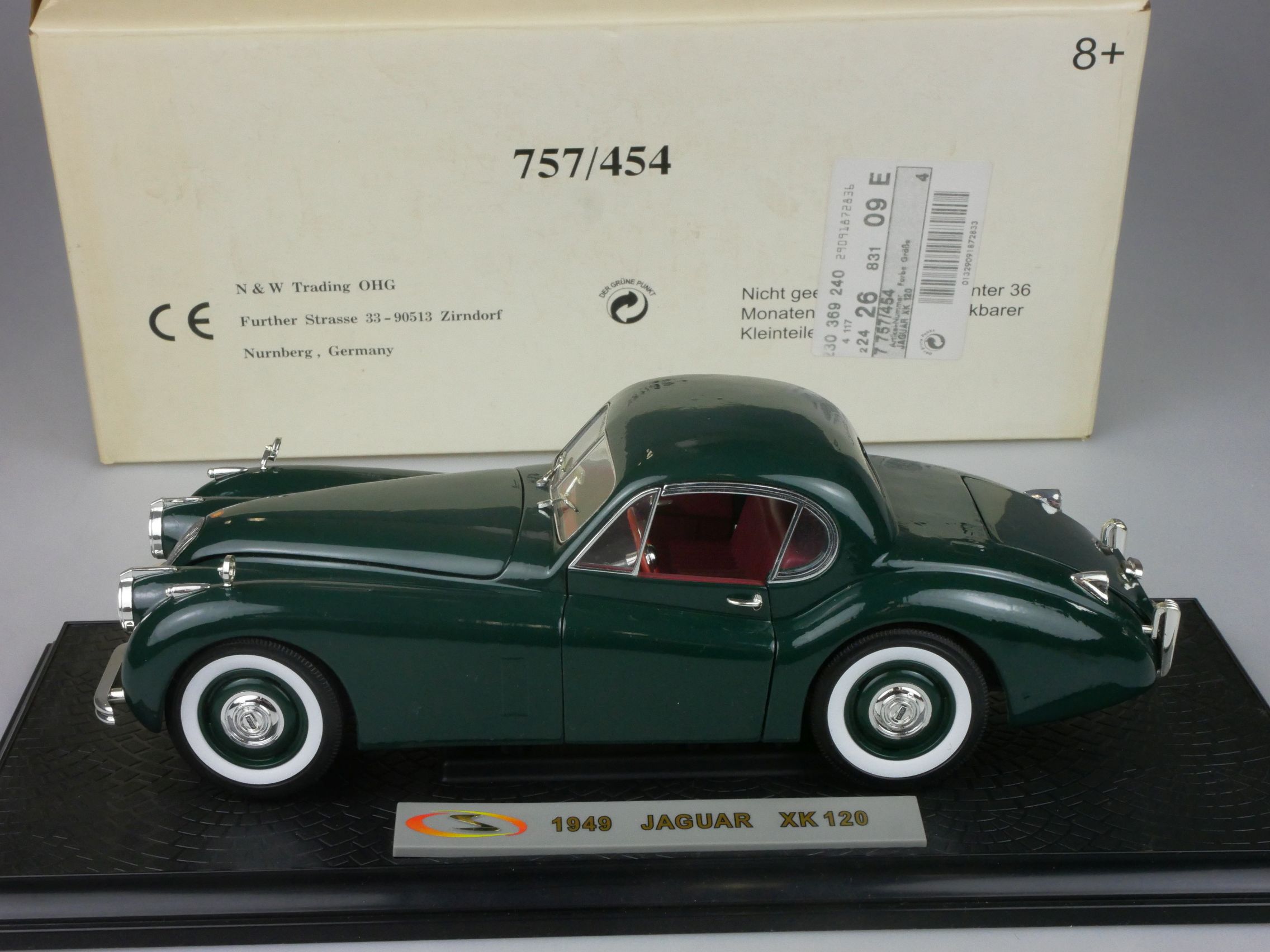 Signature Models 1/18 Jaguar XK 120 green diecast in Box 126727