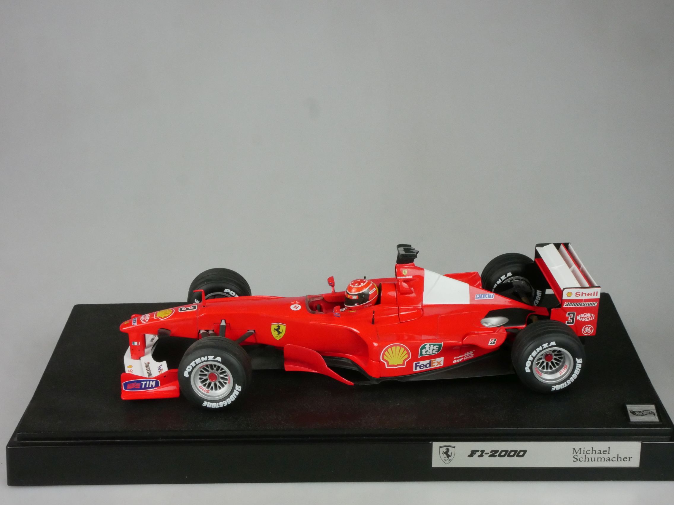 Hot Wheels F1 1/18 F1-2000 # 3 M. Schumacher # 26737 Sockel 126745