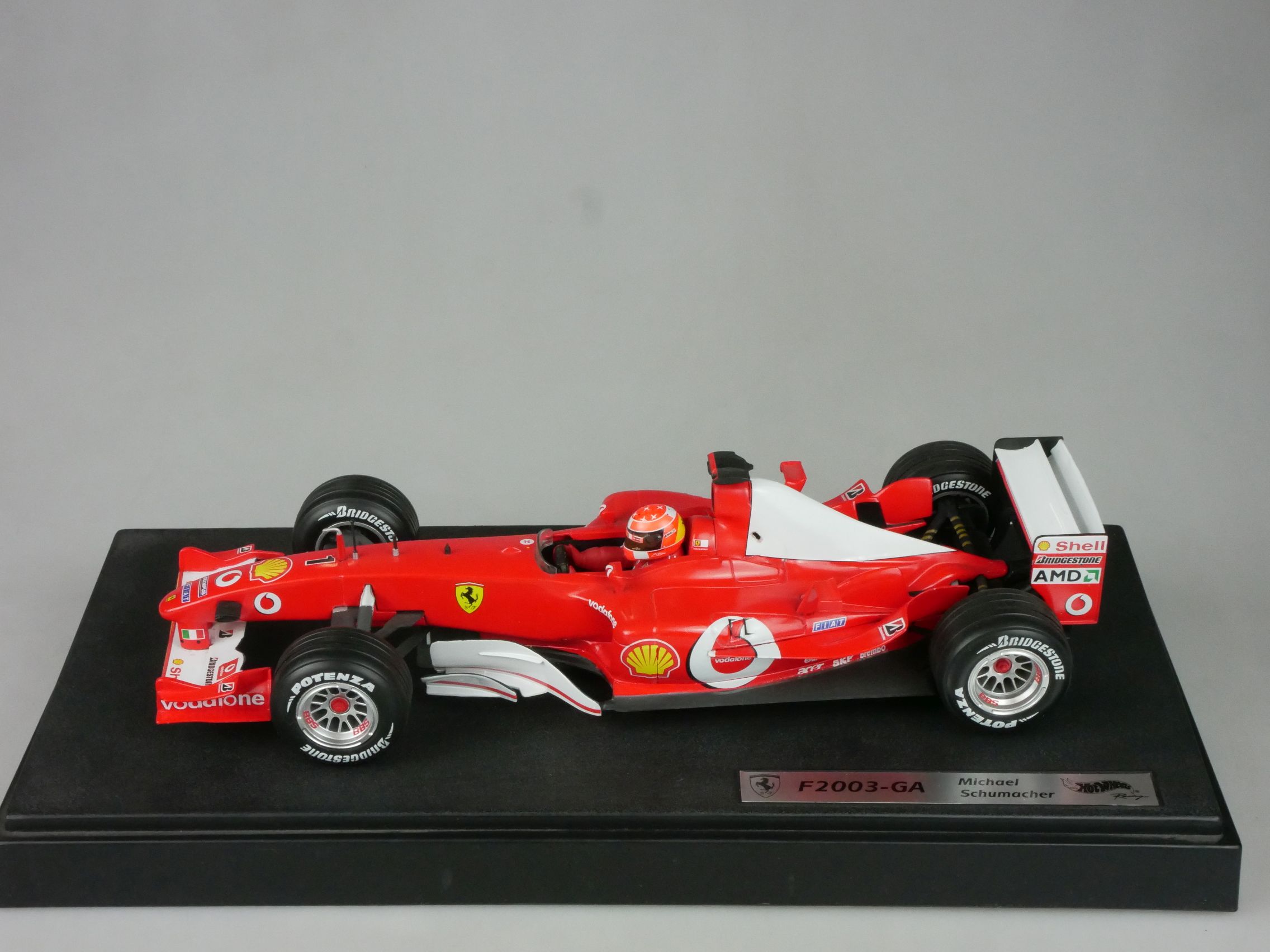 Hot Wheels F1 1/18 F2003-GA # 1 M. Schumacher B1023 Sockel 126746