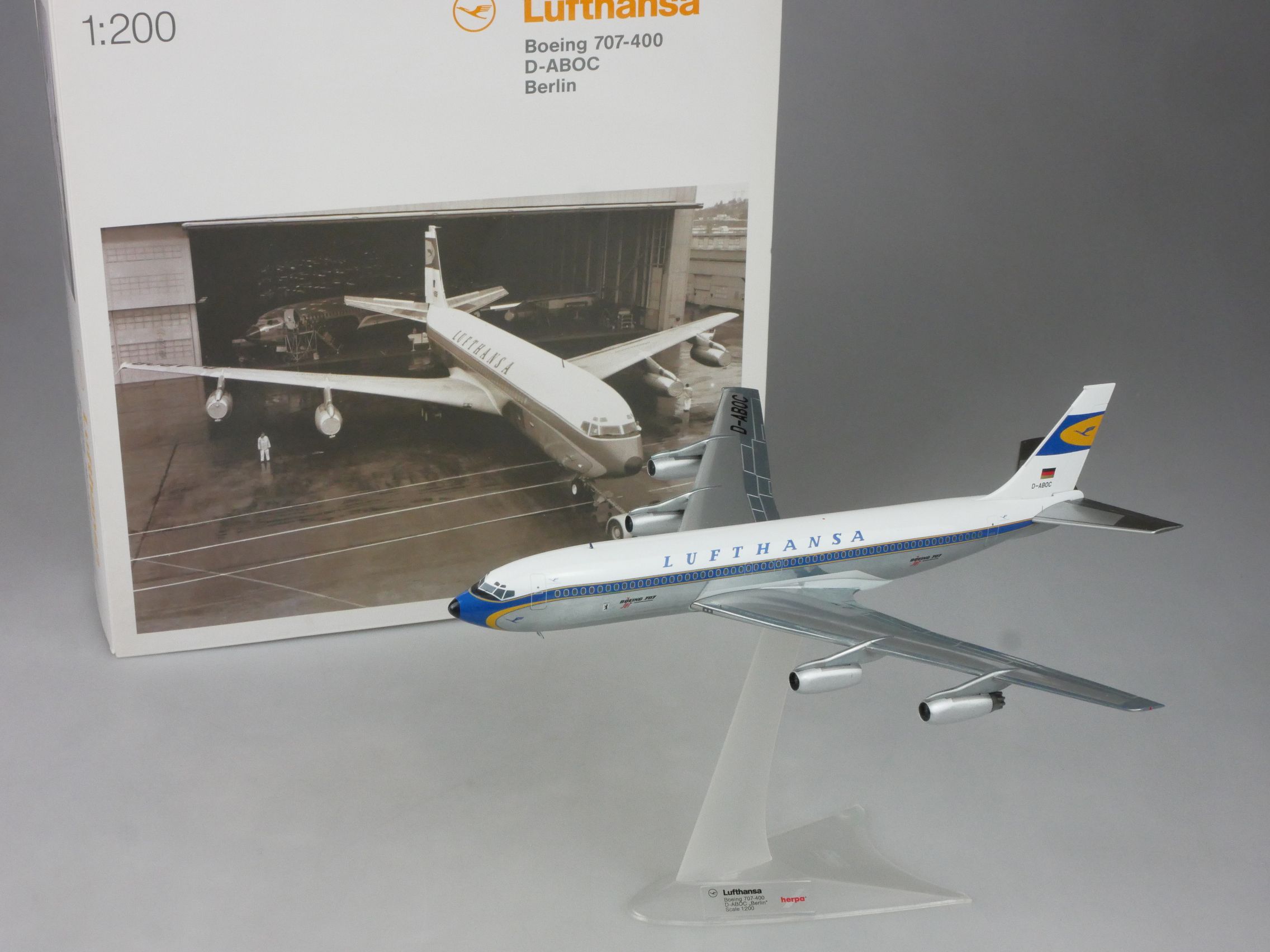 Herpa 1/200 Lufthansa Boeing 707-400 D-ABOC Berlin Flugzeug 557818 Box 126758