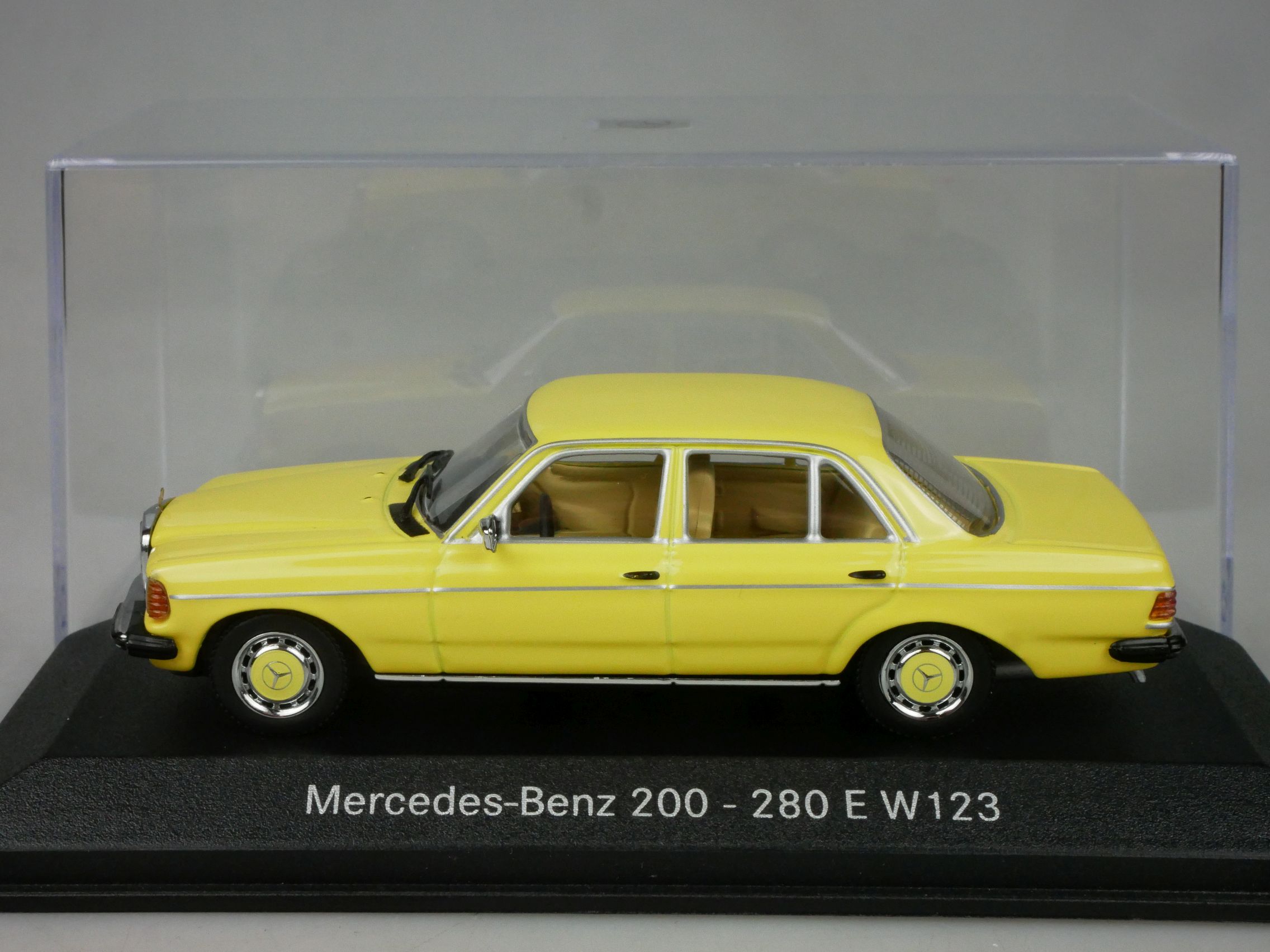 Minichamps 1/43 Mercedes Benz 230E 200 - 280 E W123 gelb in Vitrine 126791