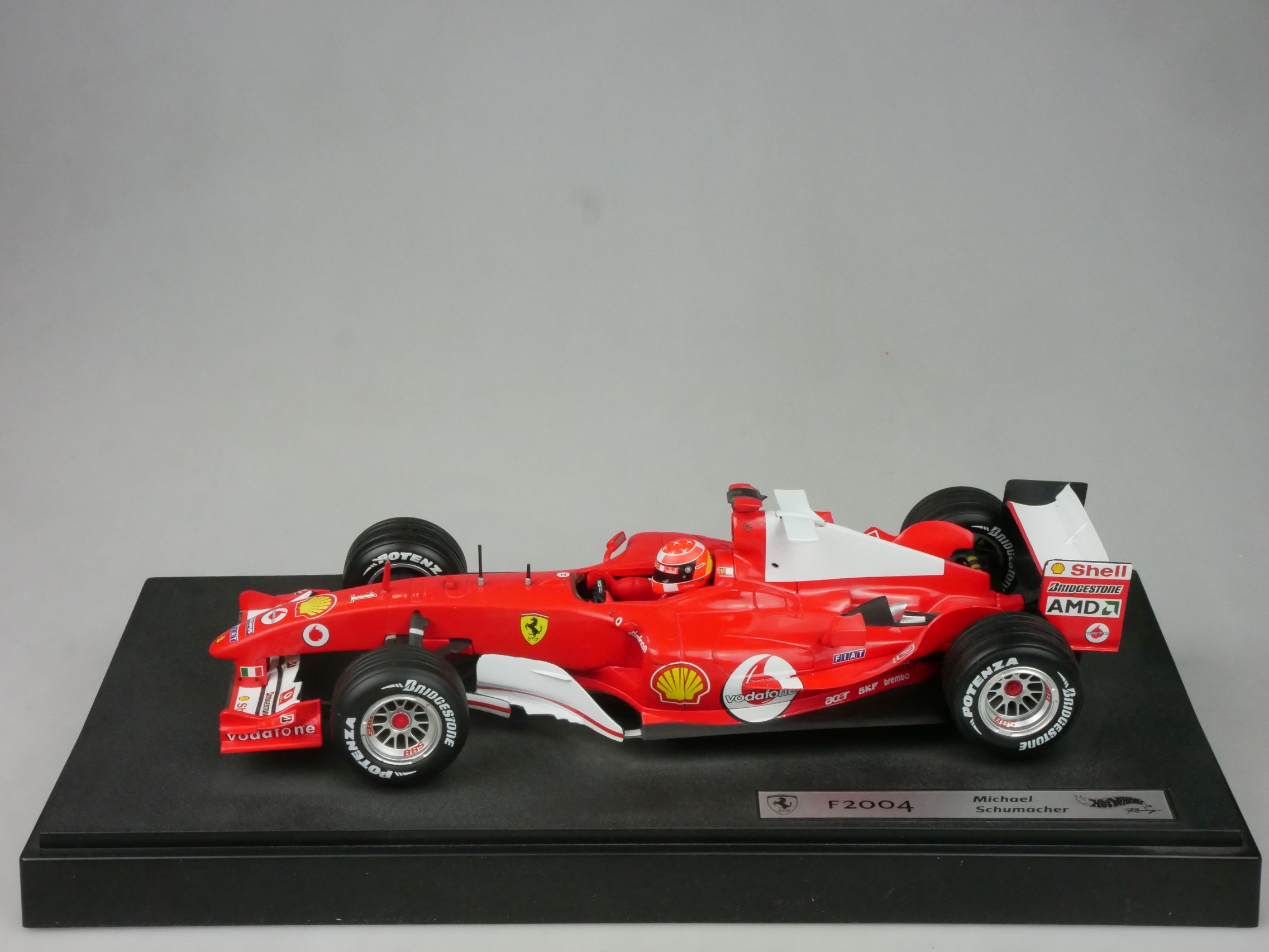 Hot Wheels F1 1/18 Ferrari F2004 1 M. Schumacher B6200-0510 Sockel 126799